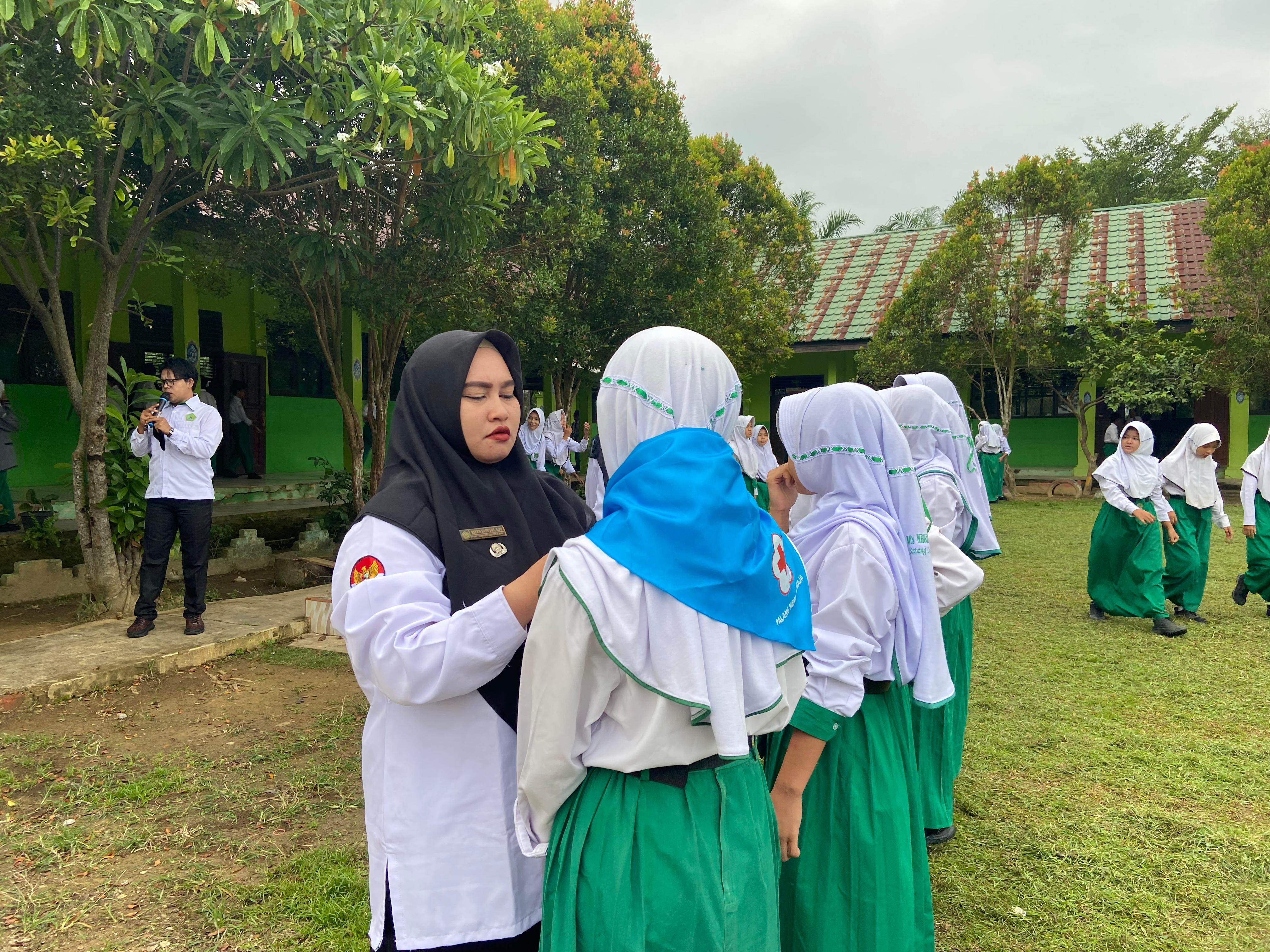 SETELAH DILANTIK, PMR MTSN 5 BATANG HARI SIAP MENJALANKAN TUGAS SETELAH DILANTIK, PMR MTSN 5 BATANG HARI SIAP MENJALANKAN TUGAS