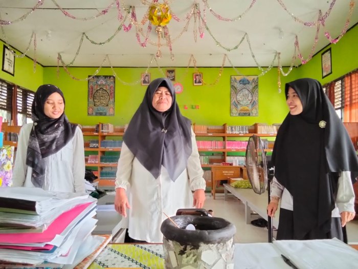 Tim Sholawat MTsN 5 Batang Hari Gelar Latihan Intensif untuk Persiapan Lomba Sholawat Antar Satker Tim Sholawat MTsN 5 Batang Hari Gelar Latihan Intensif untuk Persiapan Lomba Sholawat Antar Satker