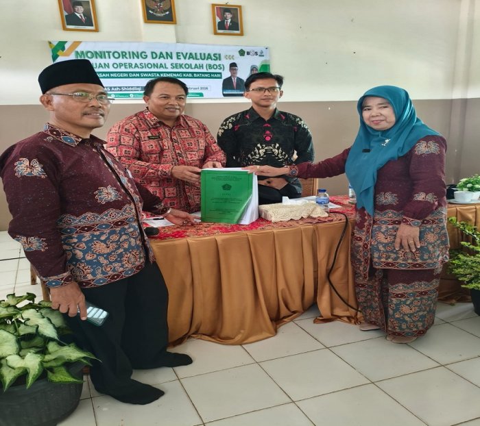 Kepala MTsN 5 Batang Hari, Bendahara, dan Operator Keuangan Ikuti Monitoring dan Evaluasi BOS Kepala MTsN 5 Batang Hari, Bendahara, dan Operator Keuangan Ikuti Monitoring dan Evaluasi BOS
