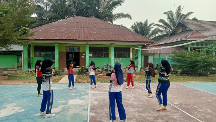 Tim Voli dan Futsal MTsN 5 Batang Hari Konsisten Berlatih Jelang KOMPAS Tim Voli dan Futsal MTsN 5 Batang Hari Konsisten Berlatih Jelang KOMPAS