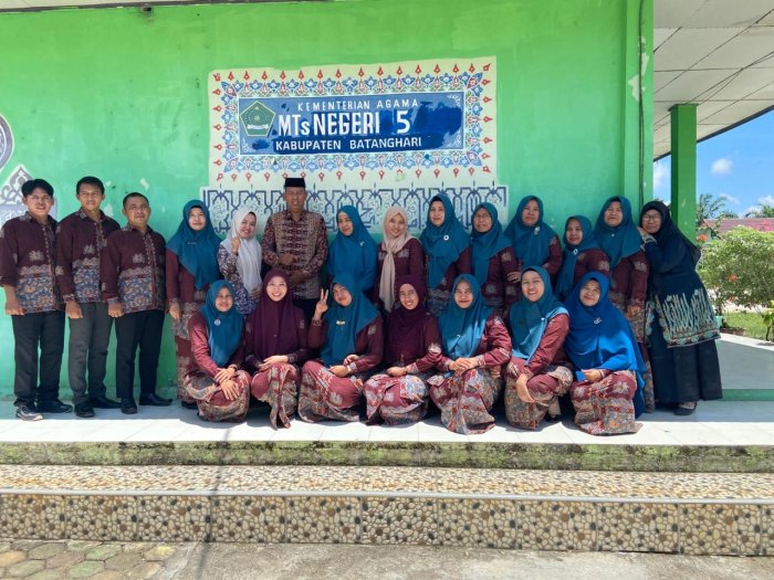 Pengawas Madrasah Asmadi, M.Pd.I Laksanakan Monev Asesmen Madrasah di MTsN 5 Batang Hari Pengawas Madrasah Asmadi, M.Pd.I Laksanakan Monev Asesmen Madrasah di MTsN 5 Batang Hari