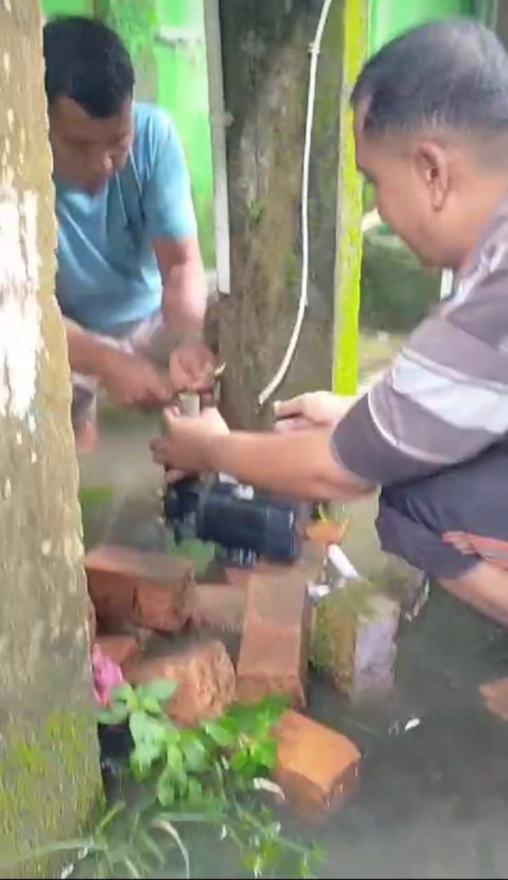 MTSN 5 BATANG HARI SIAGA TANGGAP BANJIR YANG MELANDA MTSN 5 BATANG HARI SIAGA TANGGAP BANJIR YANG MELANDA