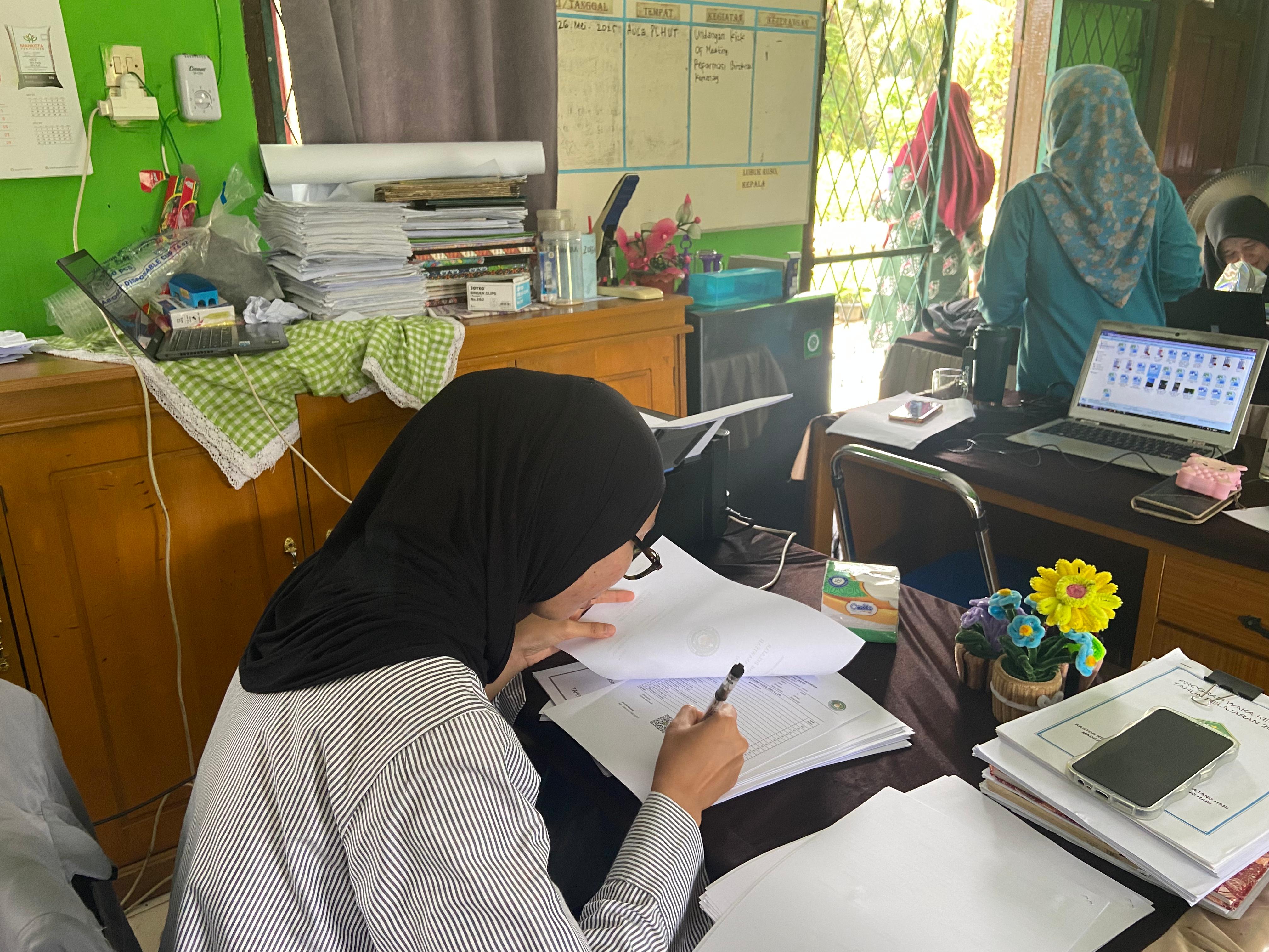 Optimalisasi Pemantapan Rapor Semester Genap MTsN 5 Batang Hari untuk Kelas VII dan VIII Optimalisasi Pemantapan Rapor Semester Genap MTsN 5 Batang Hari untuk Kelas VII dan VIII