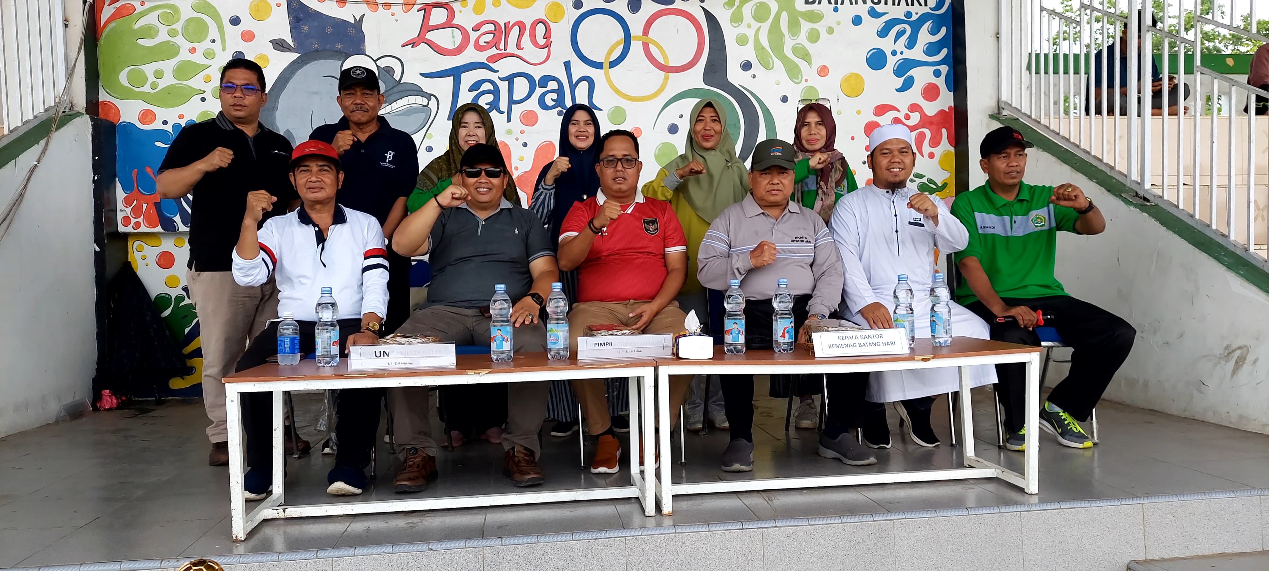 KEPALA MTSN 5 BATANG HARI MENGHADIRI PENUTUPAN TURNAMEN SEPAK BOLA BSI U-15 KEMENAG CUP