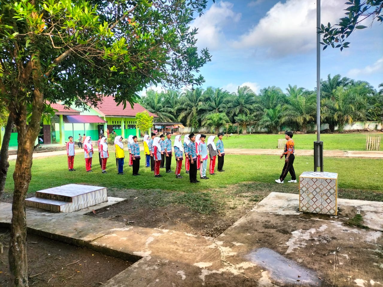 Peserta Didik MTsN 5 Batang Hari Giat Adakan Latihan Baris Berbaris Persiapkan Lomba Hari kemerdekaan Tahun 2025