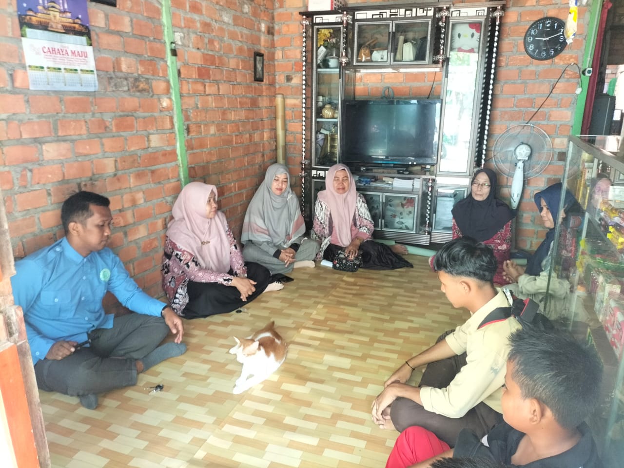Wujud Belasungkawa, Warga MTsN 5 Batang Hari Takziyah ke Rumah Orang Tua Siswa