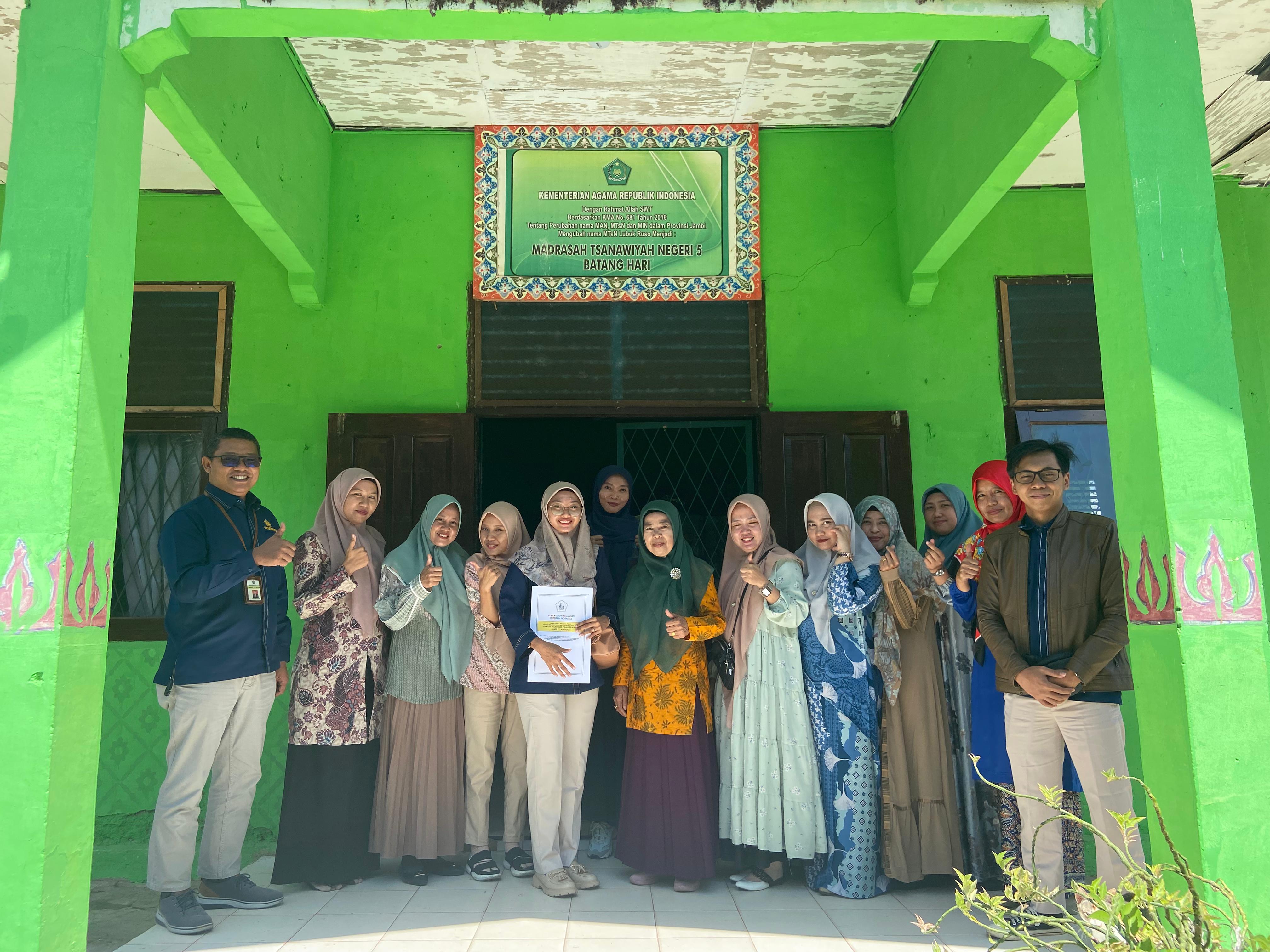 KEGIATAN TAX GOES TO SCHOOL KPP PRATAMA JAMBI DI MTsN 5 BATANG HARI KEGIATAN TAX GOES TO SCHOOL KPP PRATAMA JAMBI DI MTsN 5 BATANG HARI