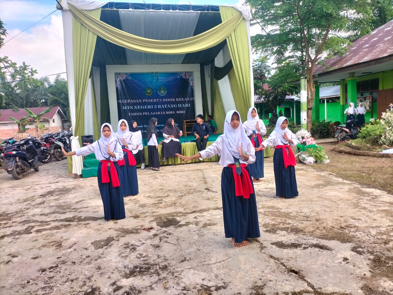 Sambut Perpisahan Kelas 9, MTsN 5 Batanghari Gelar Gladi Bersih Penuh Semangat Sambut Perpisahan Kelas 9, MTsN 5 Batanghari Gelar Gladi Bersih Penuh Semangat