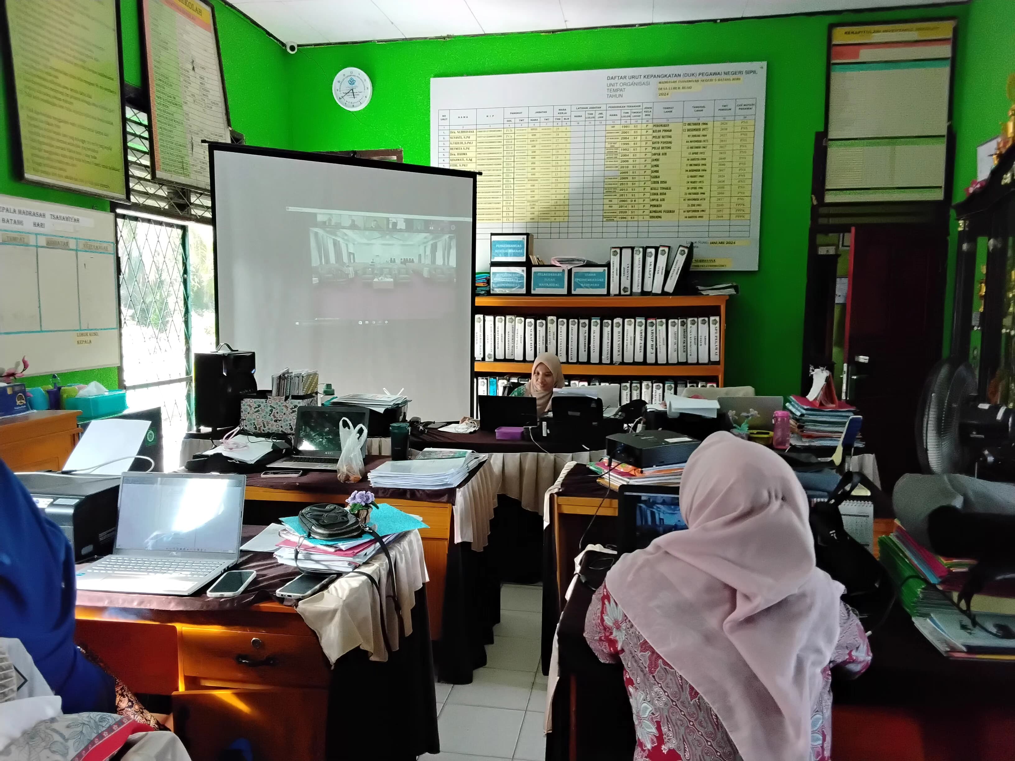 MTsN 5 Batang Hari Ikuti Zoom Meeting Sosialisasi Sertifikasi Halal pada Kantin Madrasah