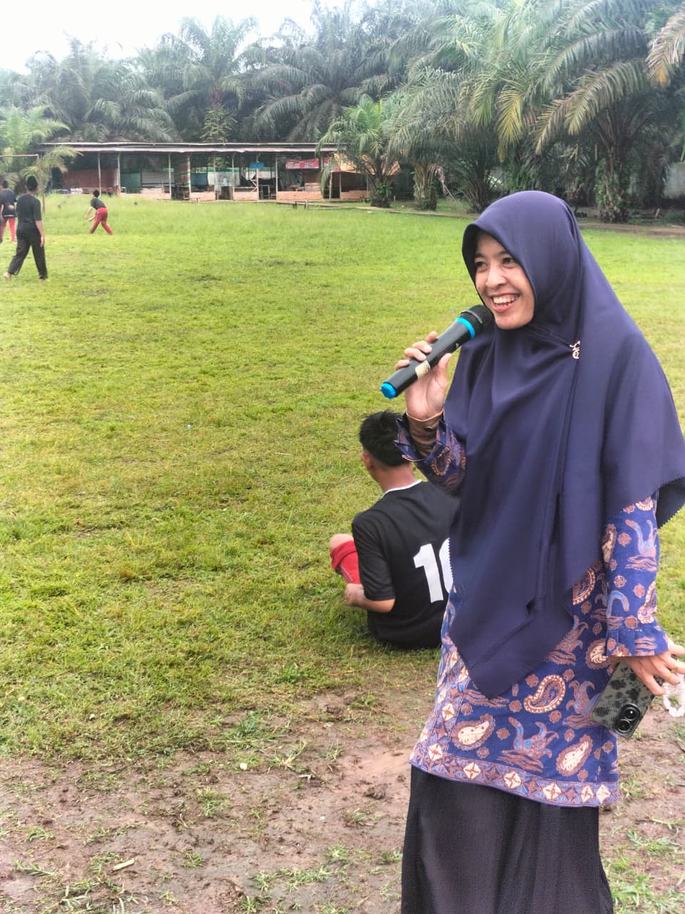 Antusias Komentator Perlombaan Class Meeting di MTsN 5 Batang Hari Antusias Komentator Perlombaan Class Meeting di MTsN 5 Batang Hari