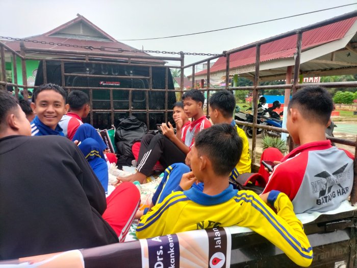 Tim Voli Putra dan Putri MTsN 5 Batang Hari Dilepas dengan Penuh Semangat untuk Mengikuti Kejuaraan PORSENI Tim Voli Putra dan Putri MTsN 5 Batang Hari Dilepas dengan Penuh Semangat untuk Mengikuti Kejuaraan PORSENI