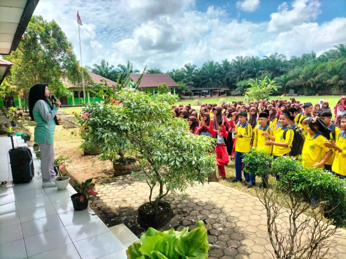 Waka Kurikulum MTsN 5 Batang Hari Berikan Arahan Terkait Pelaksanaan Full Day School yang Dimulai Senin, 1 Desember 2025 Waka Kurikulum MTsN 5 Batang Hari Berikan Arahan Terkait Pelaksanaan Full Day School yang Dimulai Senin, 1 Desember 2025