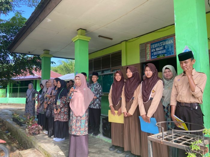 Kepala MTsN 5 Batang Hari Berikan Sambutan pada Pembukaan Pemilihan Ketua dan Wakil Ketua OSIM