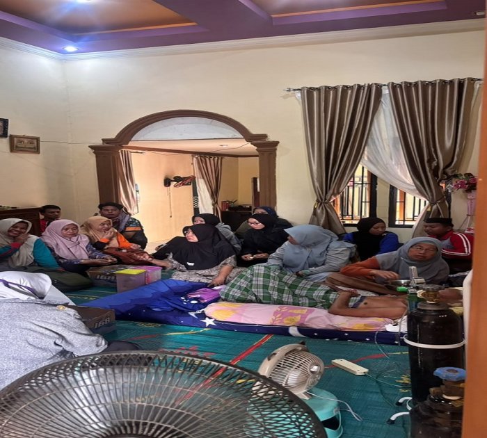 Wujud Kepedulian, Majelis Guru dan TU MTsN 5 Batang Hari Jenguk Orang Tua Guru yang Sedang Sakit Wujud Kepedulian, Majelis Guru dan TU MTsN 5 Batang Hari Jenguk Orang Tua Guru yang Sedang Sakit