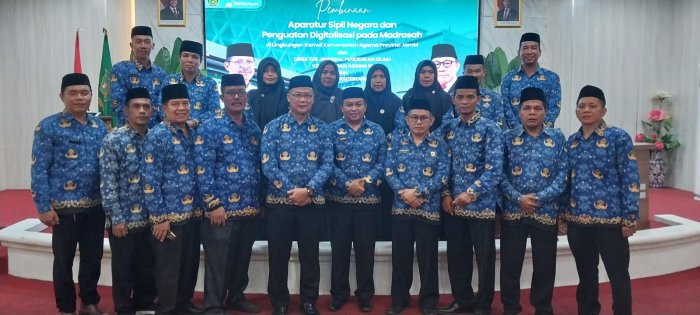 PLH Kepala MTsN 5 Batang Hari dan Kaur TU Ikuti Pembinaan ASN serta Penguatan Digitalisasi Madrasah PLH Kepala MTsN 5 Batang Hari dan Kaur TU Ikuti Pembinaan ASN serta Penguatan Digitalisasi Madrasah